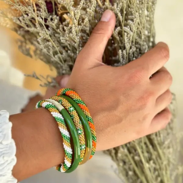 Green White and Gold Nepali Bracelet - Bild 3