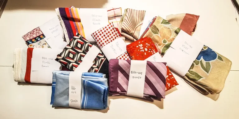 Begagnade bandanas och scarfs